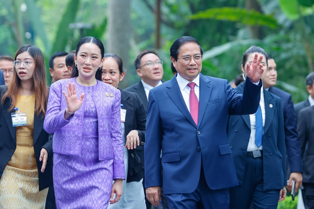Prime Minister Pham Minh Chinh hosts official welcome ceremony for Thai counterpart- Ảnh 6. Prime Minister Pham Minh Chinh hosts official welcome ceremony for Thai counterpart- Ảnh 6.