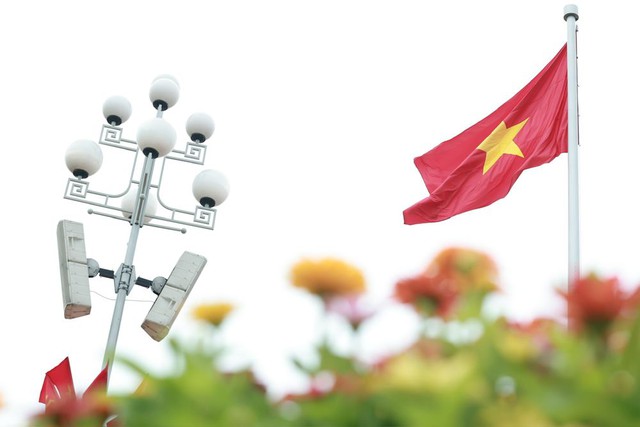 Special flag-raising ceremony at Ba Dinh Square to mark 135th birthday of President Ho Chi Minh- Ảnh 1. Special flag-raising ceremony at Ba Dinh Square to mark 135th birthday of President Ho Chi Minh- Ảnh 1.