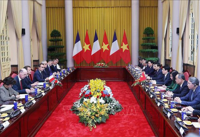 Vietnamese, French Presidents hold talks in Ha Noi- Ảnh 1. Vietnamese, French Presidents hold talks in Ha Noi- Ảnh 1.