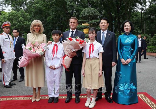 Welcome ceremony accorded for French President Macron- Ảnh 1.