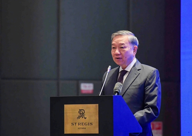 Party Chief attends Viet Nam–Kazakhstan business roundtable in Astana- Ảnh 1. Party Chief attends Viet Nam–Kazakhstan business roundtable in Astana- Ảnh 1.