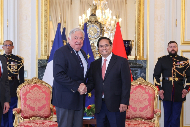 Prime Minister Pham Minh Chinh meets with French Senate President Gérard Larcher- Ảnh 1. Prime Minister Pham Minh Chinh meets with French Senate President Gérard Larcher- Ảnh 1.