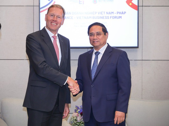 Prime Minister meets leaders of France' business giants in Paris - Ảnh 4. Prime Minister meets leaders of France' business giants in Paris - Ảnh 4.