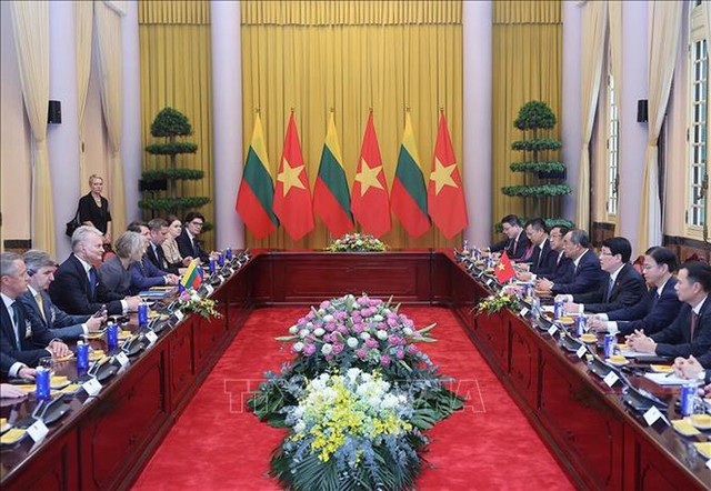 Vietnamese, Lithuanian Presidents hold talks in Ha Noi - Ảnh 2. Vietnamese, Lithuanian Presidents hold talks in Ha Noi - Ảnh 2.