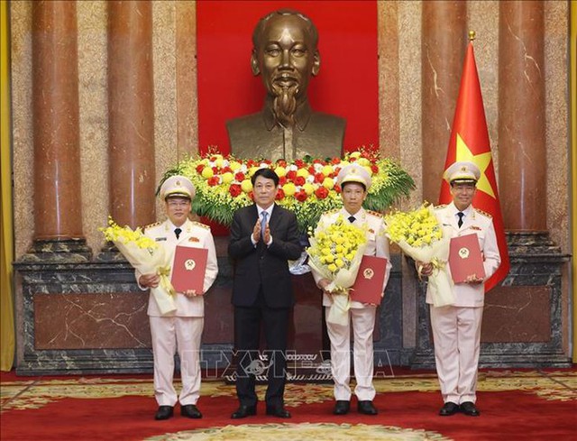 Three public security officials promoted to senior lieutenant general- Ảnh 1. Three public security officials promoted to senior lieutenant general- Ảnh 1.