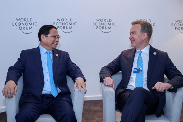 Prime Minister meets WEF leaders in Tianjin- Ảnh 2. Prime Minister meets WEF leaders in Tianjin- Ảnh 2.