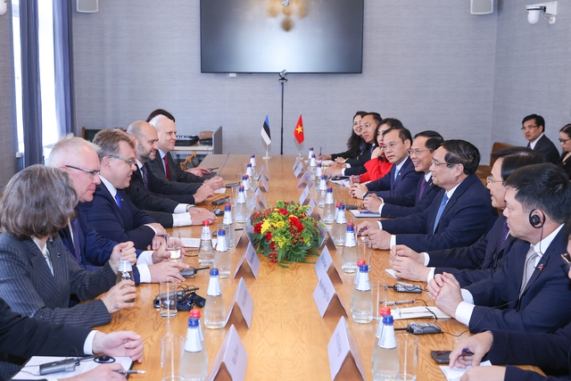 Prime Minister Pham Minh Chinh meets with Estonian Parliament President Lauri Hussar- Ảnh 2. Prime Minister Pham Minh Chinh meets with Estonian Parliament President Lauri Hussar- Ảnh 2.