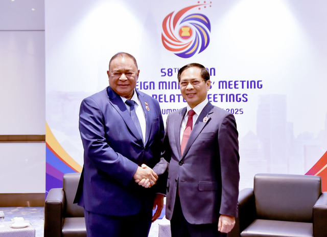 Deputy PM meets Philippine, Timor-Leste Foreign Ministers on sidelines of AMM-58- Ảnh 2. Deputy PM meets Philippine, Timor-Leste Foreign Ministers on sidelines of AMM-58- Ảnh 2.