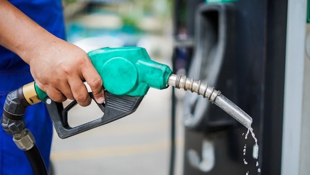 Finance ministry proposes extension of fuel environmental tax cut until next year's end- Ảnh 1. Finance ministry proposes extension of fuel environmental tax cut until next year's end- Ảnh 1.