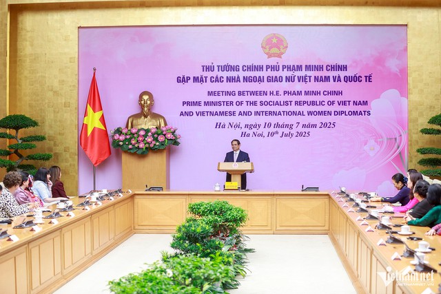 Prime Minister Pham Minh Chinh appreciates role and contributions of female diplomats- Ảnh 1. Prime Minister Pham Minh Chinh appreciates role and contributions of female diplomats- Ảnh 1.