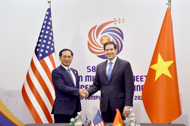 Deputy PM, FM Bui Thanh Son meets U.S. Secretary of State Marco Rubio in Malaysia- Ảnh 1.