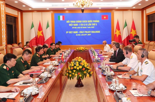Viet Nam, Italy hold 5th defense policy dialogue in Ha Noi- Ảnh 1.