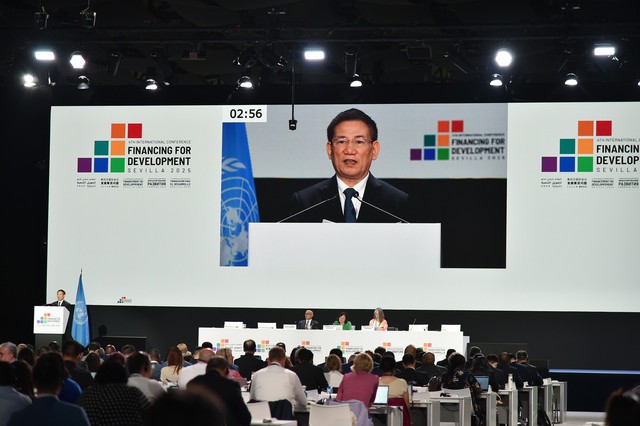 Viet Nam calls for accelerating reform of global financial architecture- Ảnh 1.