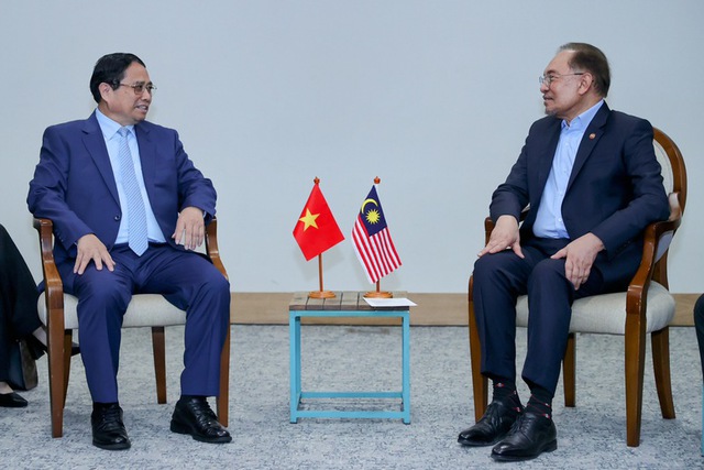 Prime Minister meets Malaysian counterpart at BRICS Summit sidelines- Ảnh 1. Prime Minister meets Malaysian counterpart at BRICS Summit sidelines- Ảnh 1.