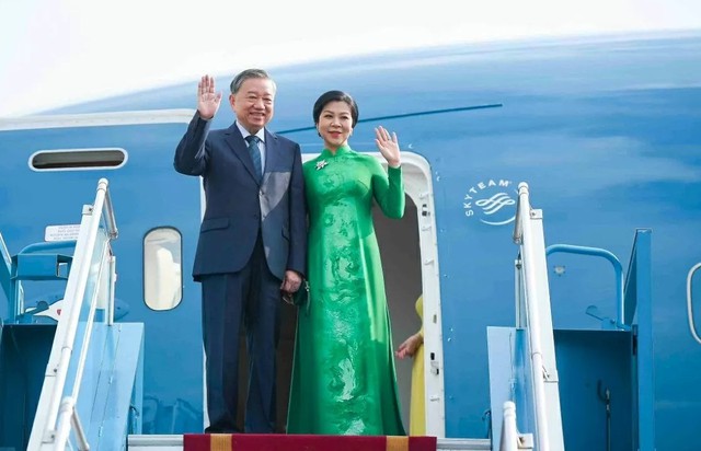 General Secretary To Lam embarks on four-day State visit to South Korea- Ảnh 1. General Secretary To Lam embarks on four-day State visit to South Korea- Ảnh 1.
