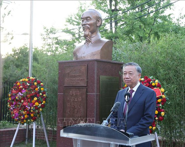 President Ho Chi Minh statue inaugurated at Vietnamese Embassy in South Korea- Ảnh 1.