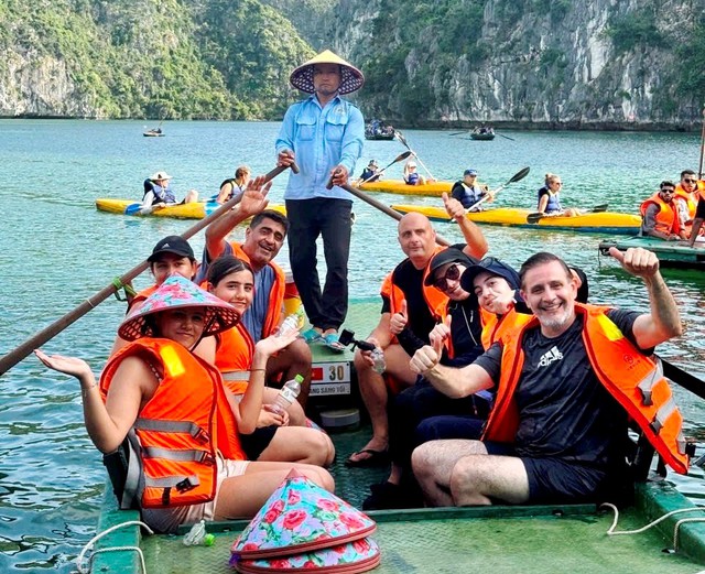 Viet Nam waives visas for citizens of 24 countries from mid-August- Ảnh 1.