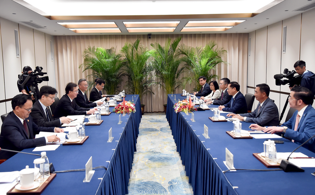 Deputy PM meets top Cambodian, Thai diplomats on sidelines of Mekong–Lancang Foreign Ministers' Meeting- Ảnh 3.