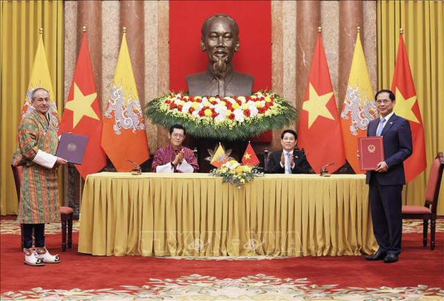 State President holds talks with Bhutanese King in Ha Noi- Ảnh 2. State President holds talks with Bhutanese King in Ha Noi- Ảnh 2.