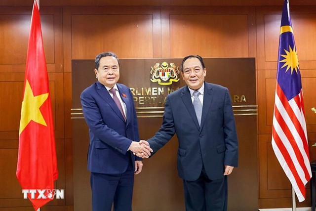 Top Vietnamese legislator holds talks with Malaysian Senate President- Ảnh 1.