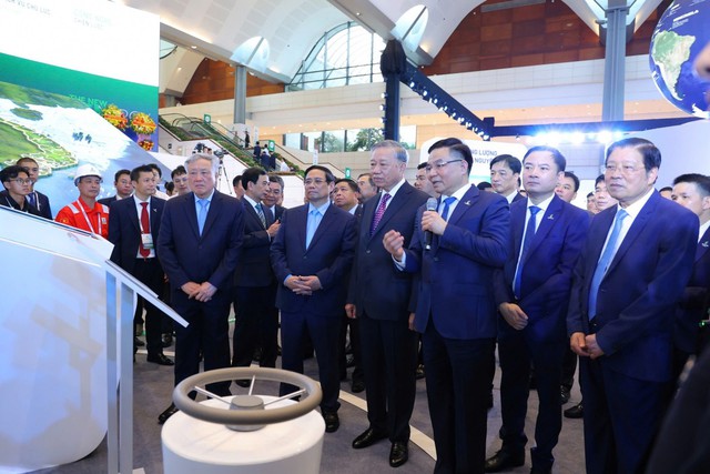 General Secretary To Lam urges Petrovietnam to take pioneering role in energy transition- Ảnh 1.