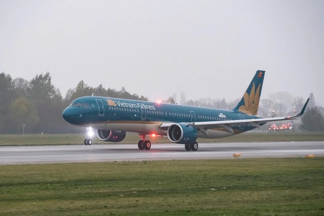 Flights between Viet Nam and Hong Kong suspended due to super typhoon Ragasa- Ảnh 1.