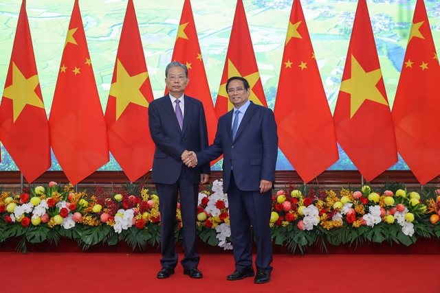 Prime Minister receives top Chinese legislator in Ha Noi- Ảnh 1. Prime Minister receives top Chinese legislator in Ha Noi- Ảnh 1.