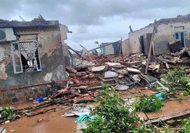 Typhoon Bualoi claims 21 lives, 23 still missing in Viet Nam - Ảnh 1.