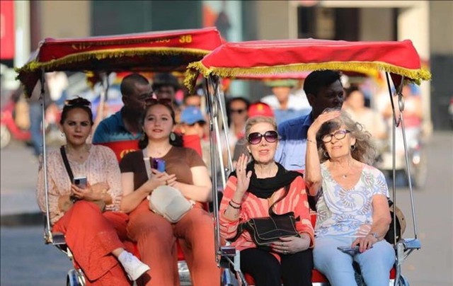 Viet Nam attracts early 14 million foreign visitors in first eight months- Ảnh 1.