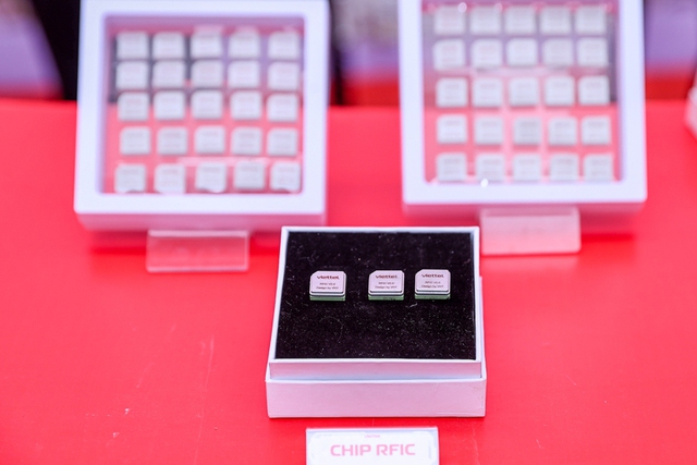 Viet Nam starts construction of first domestic chip plant- Ảnh 3.