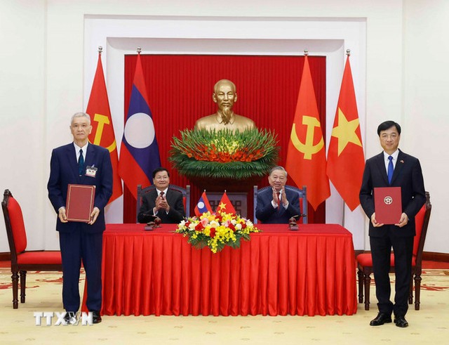 General Secretary To Lam holds talks with top Lao leader- Ảnh 6.