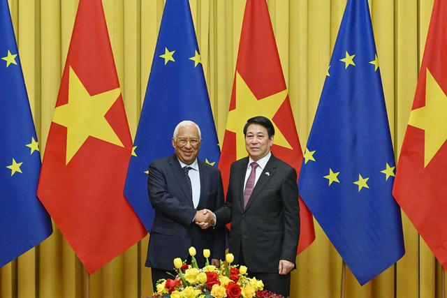 State President Luong Cuong holds talks with EC President António Costa - Ảnh 1.