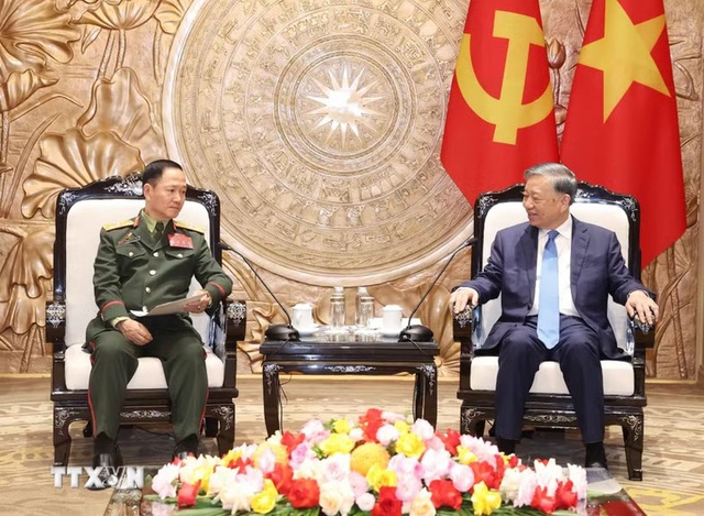 Top leader hosts Cambodian, Lao defense ministers - Ảnh 2.