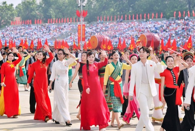 Viet Nam mull over additional public holidays- Ảnh 1.