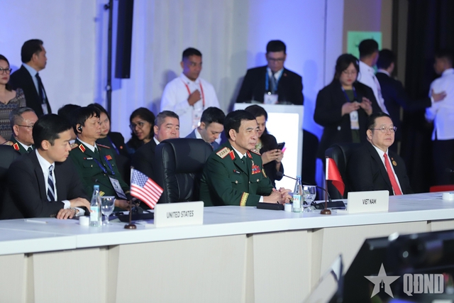Phan Van Giang calls for united and resilient ASEAN at 13th ADMM+ - Ảnh 1.