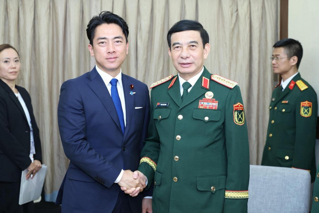 Phan Van Giang meets Australian, Japanese and Philippine defense ministers on sidelines of ADMM - Ảnh 2.