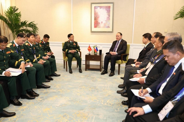 Phan Van Giang meets Australian, Japanese and Philippine defense ministers on sidelines of ADMM - Ảnh 3.