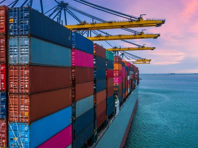 Trade surplus rebounds in September after nine months of deficit- Ảnh 1.