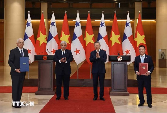 Viet Nam, Panama exchange nine cooperation agreements- Ảnh 1.