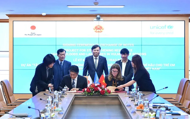 Japan, UNICEF join hands in strengthening resilience against climate disasters for children in Viet Nam- Ảnh 1.