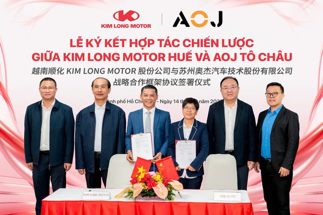Kim Long Motor, AOJ Suzhou team up to elevate Viet Nam's auto industry- Ảnh 1.