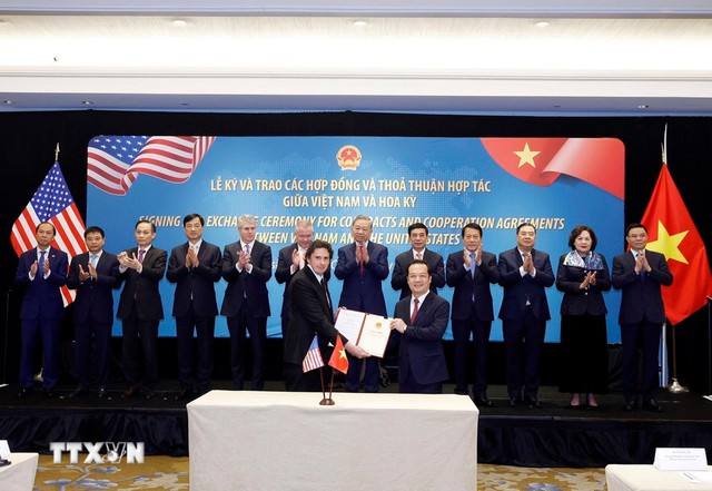 Viet Nam, U.S. sign cooperation agreements- Ảnh 1.