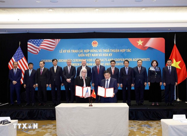 Viet Nam, U.S. sign cooperation agreements- Ảnh 8.
