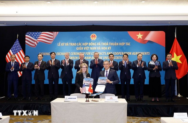 Viet Nam, U.S. sign cooperation agreements- Ảnh 9.