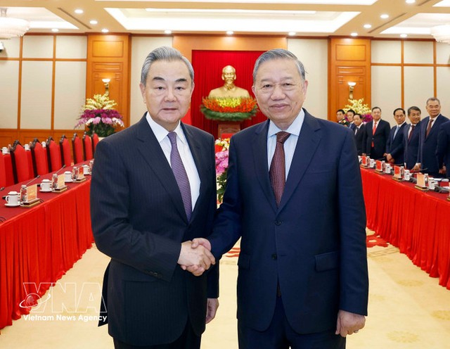 Party chief hosts Chinese ministers of foreign affairs, national defense, public security- Ảnh 1. Party chief hosts Chinese ministers of foreign affairs, national defense, public security- Ảnh 1.