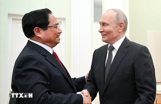 Prime Minister Pham Minh Chinh meets Russian President Putin in Moscow- Ảnh 1.