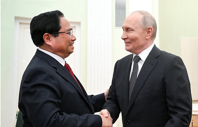 Prime Minister Pham Minh Chinh meets Russian President Putin in Moscow- Ảnh 1.