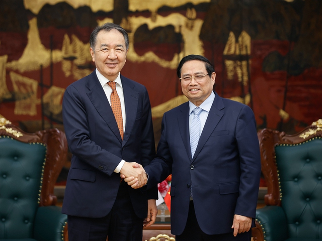 Prime Minister Pham Minh Chinh hosts Chairman of EAEU Board - Ảnh 1. Prime Minister Pham Minh Chinh hosts Chairman of EAEU Board - Ảnh 1.