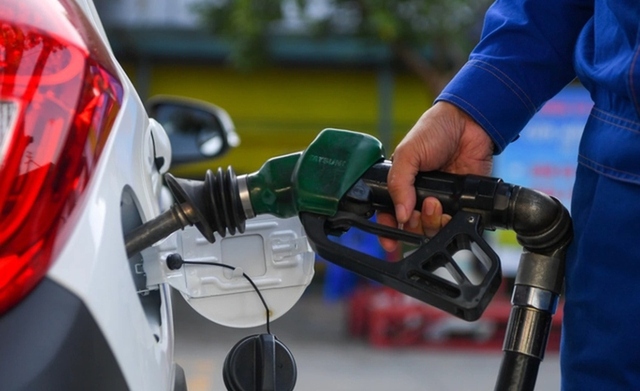 Finance ministry proposes extending fuel tax exemption by end of June- Ảnh 1. Finance ministry proposes extending fuel tax exemption by end of June- Ảnh 1.