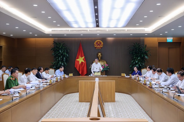 Prime Minister issues ultimatum for ministries to cut administrative procedures, business conditions- Ảnh 1.